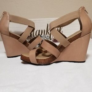 NWOB Me Too Tan Fenix Leather Platform Wedges